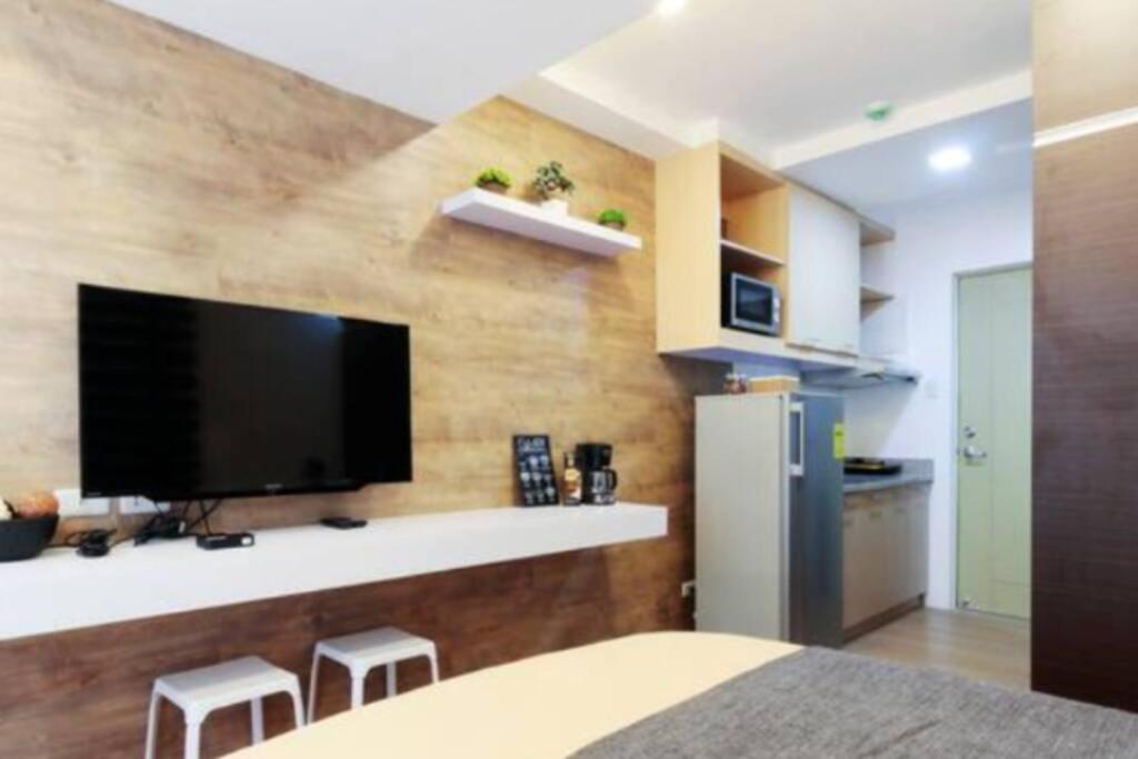 Apartment Flat Blake: Stylish W/ Balcony *