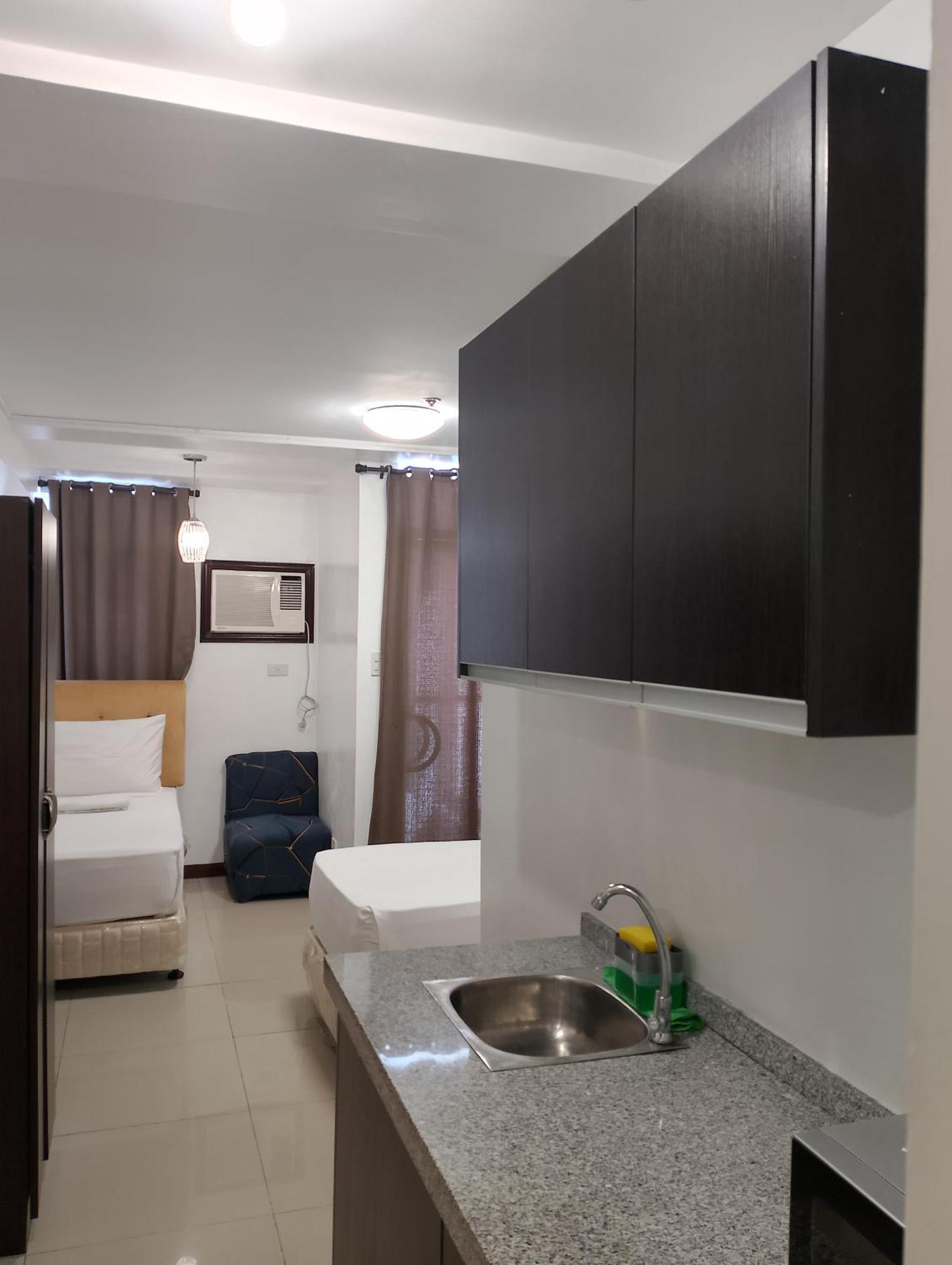 Affordable Condotel @ Makati Apartment *