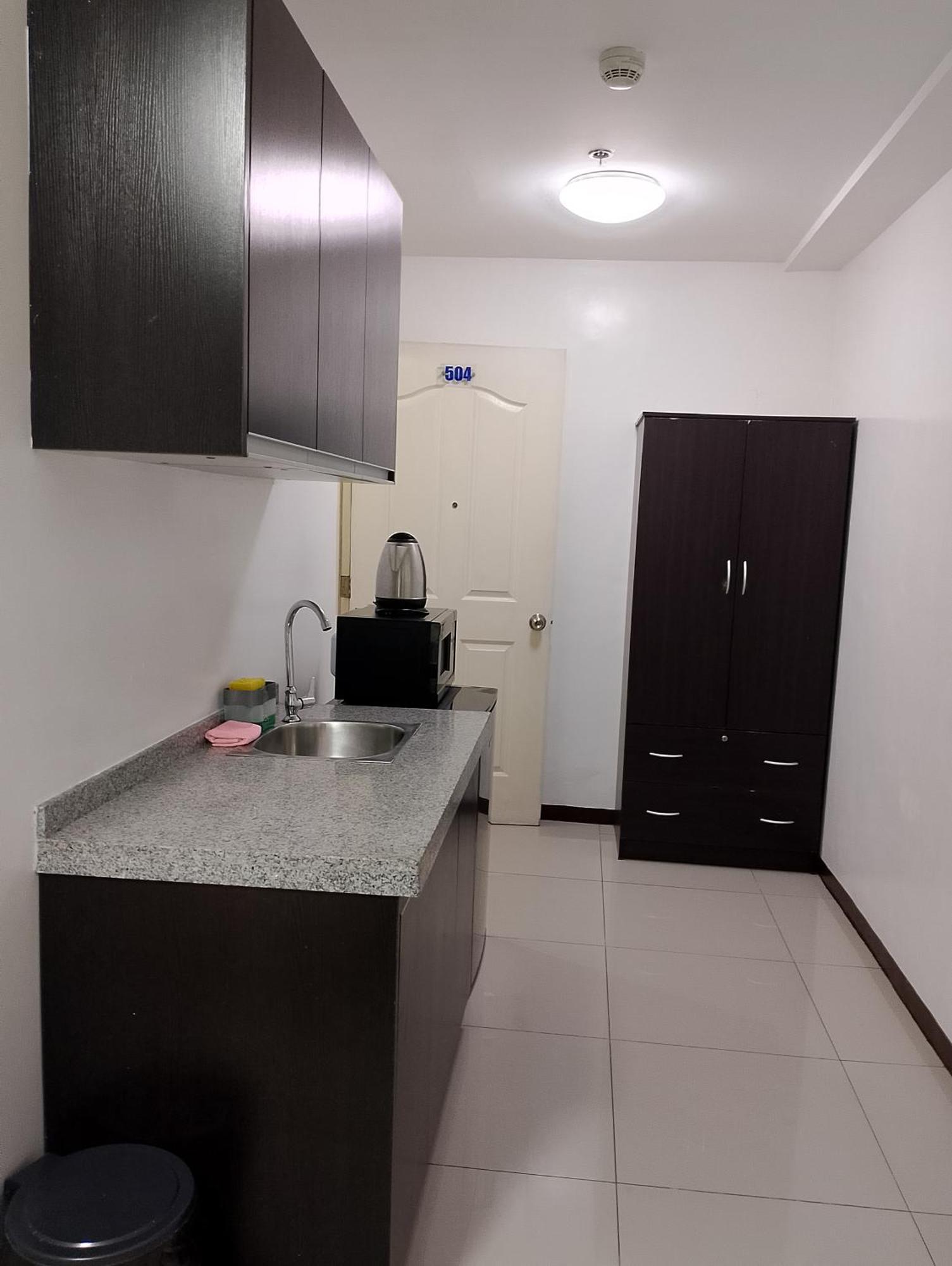 Affordable Condotel @ Makati Apartment *