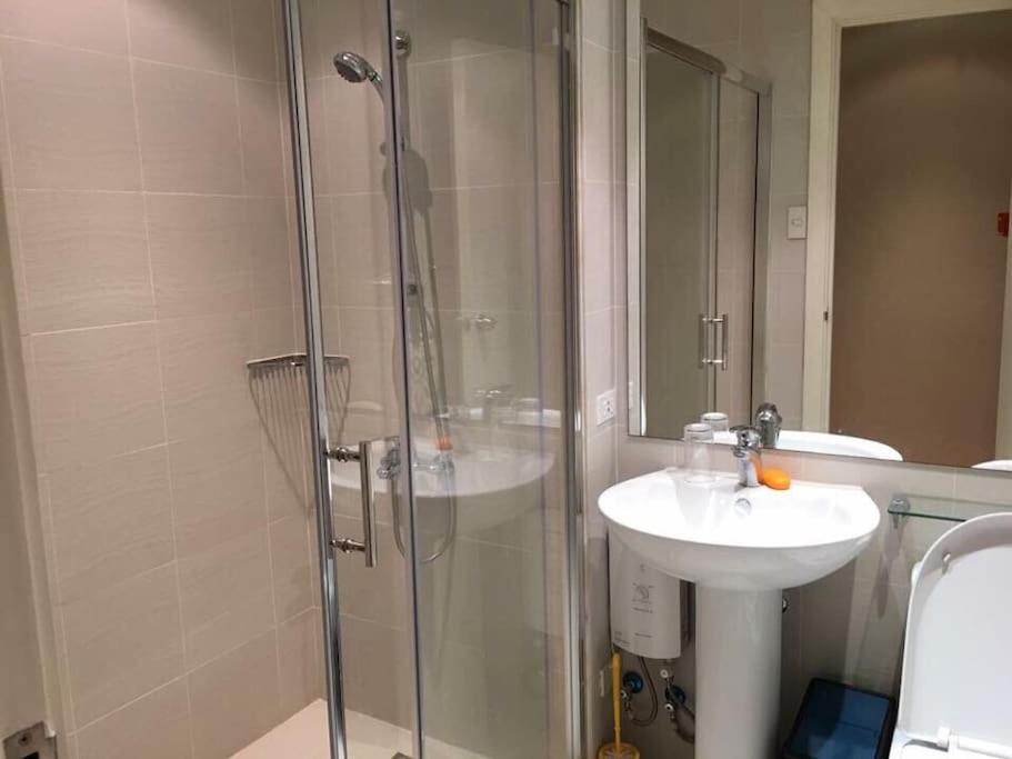 Knightbridge Residences 1br Unit With View Makati *