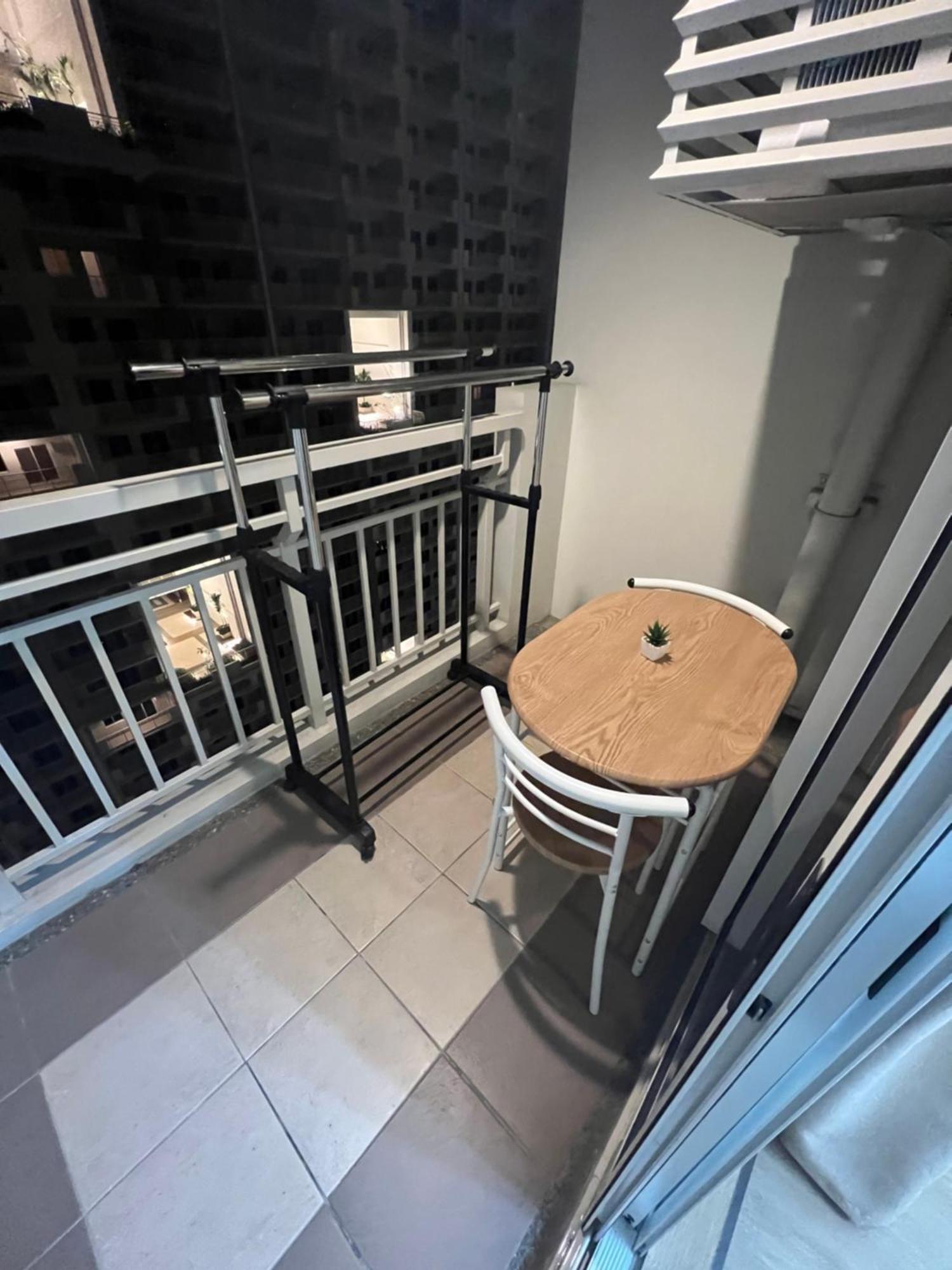Near Bgc 1br Wi-fi Netflix Balcony Skyline Manila