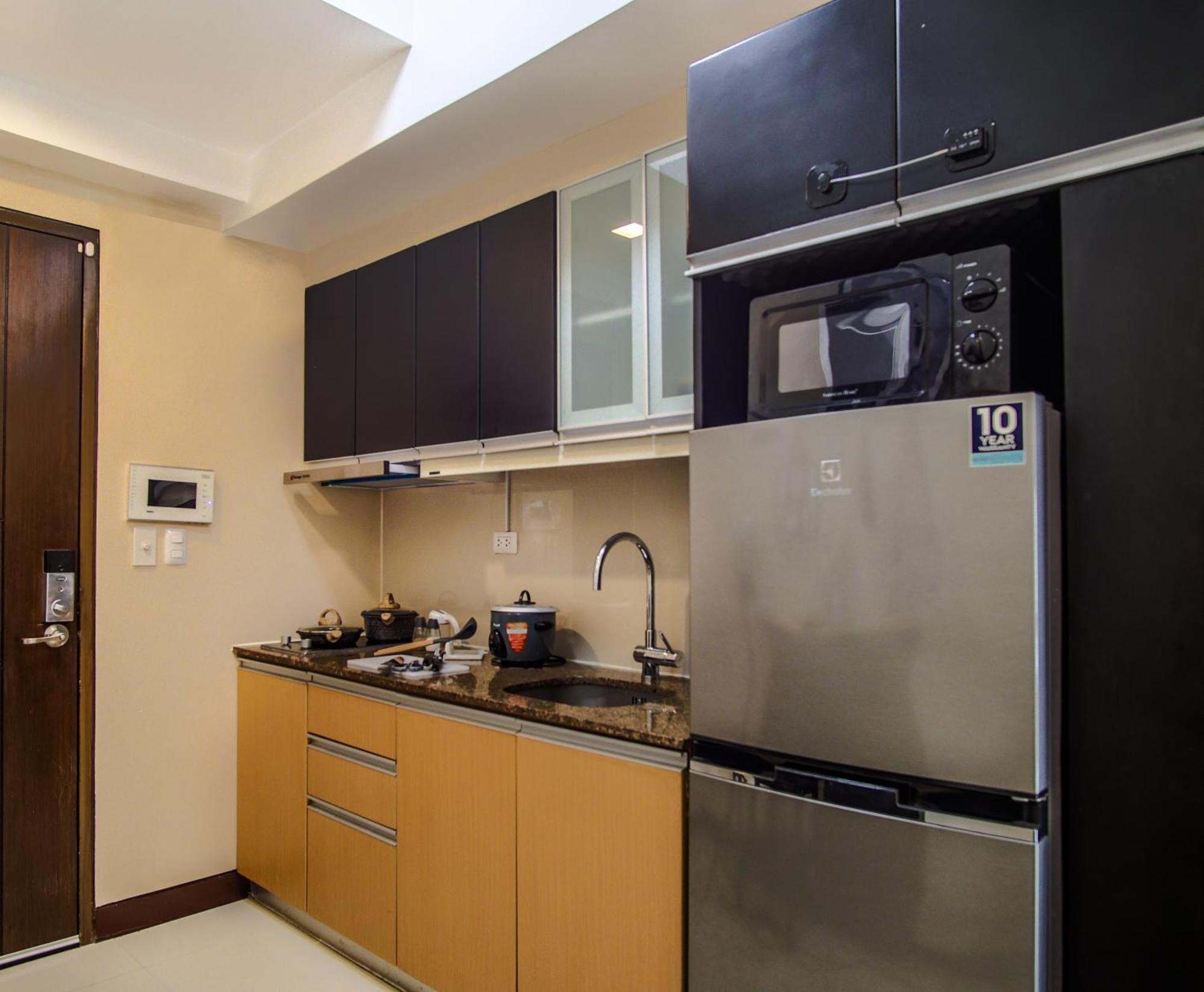 Max Dwell Bgc Creative Space With 84 