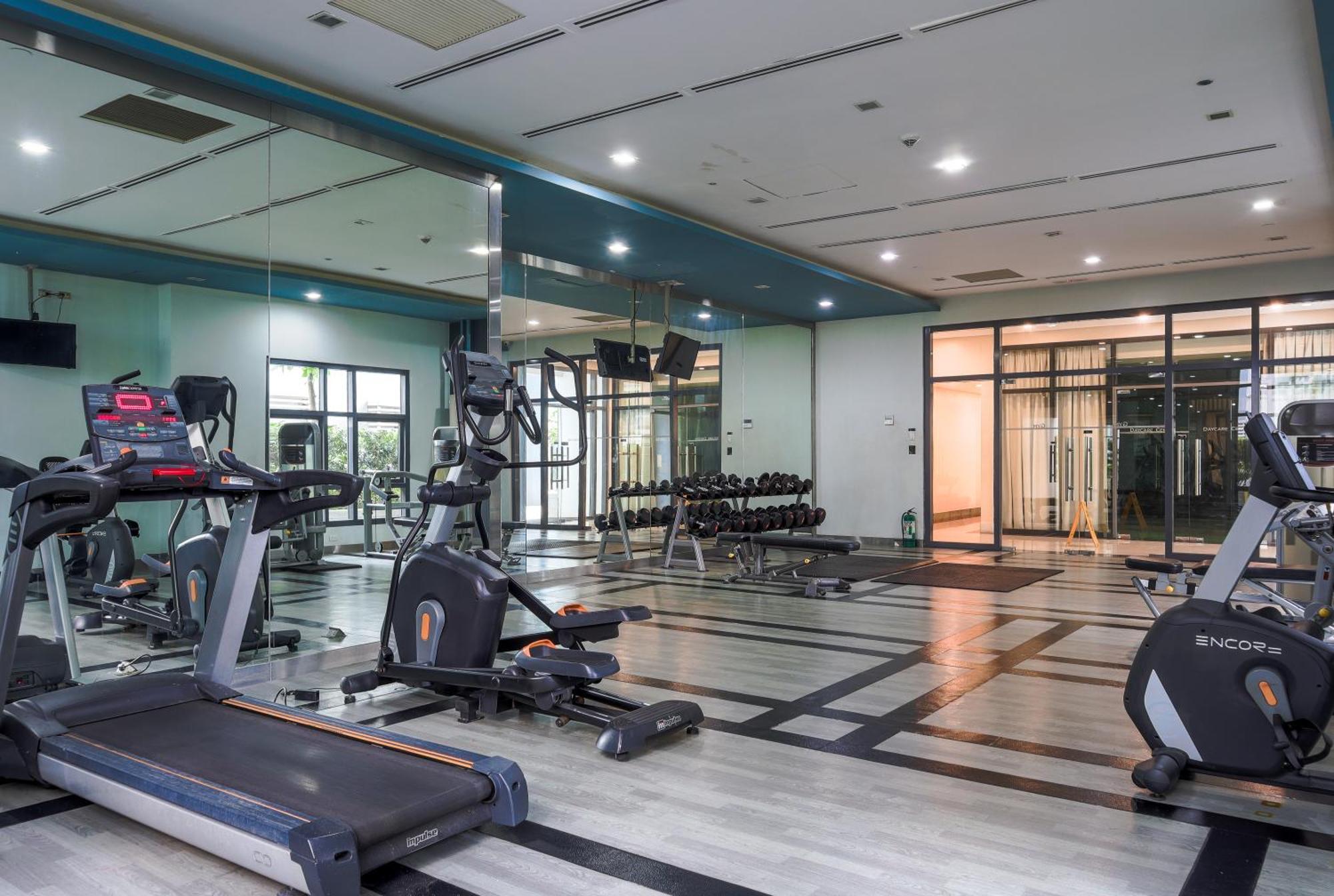Max Dwell Bgc Creative Space With 84 
