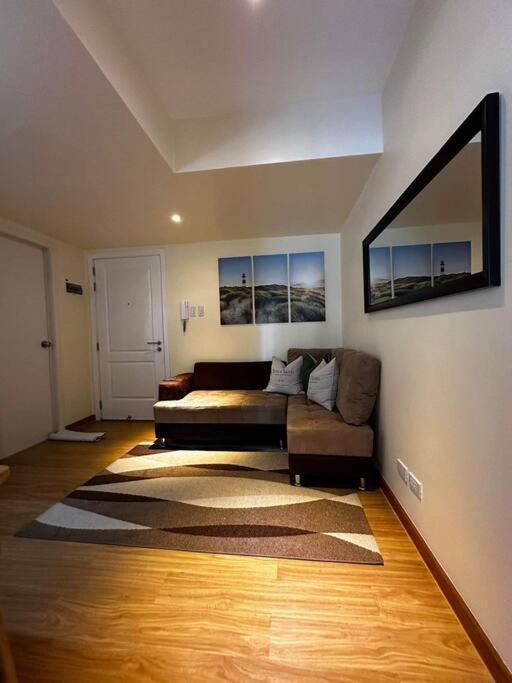 Miami 2br Pool View Apartment Manila