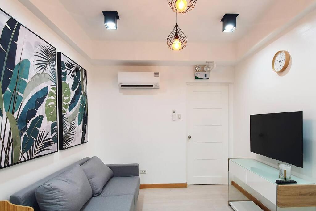 Travelers - Cozy Capsule Bunks, Makati Manila