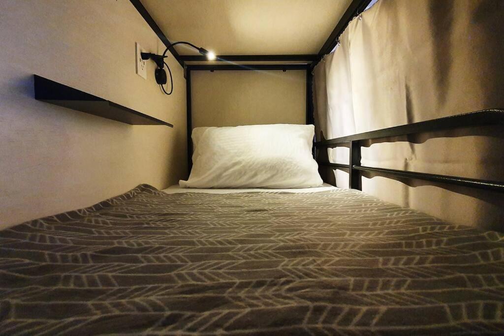 Apartment Travelers - Cozy Capsule Bunks, Makati *
