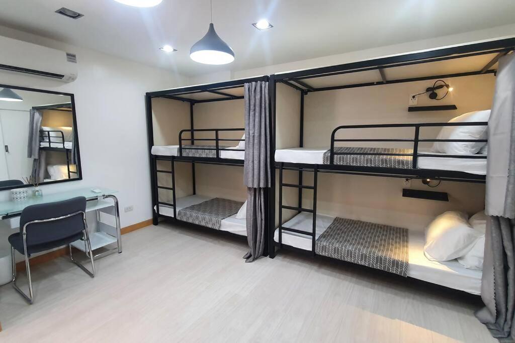 Travelers - Cozy Capsule Bunks, Makati