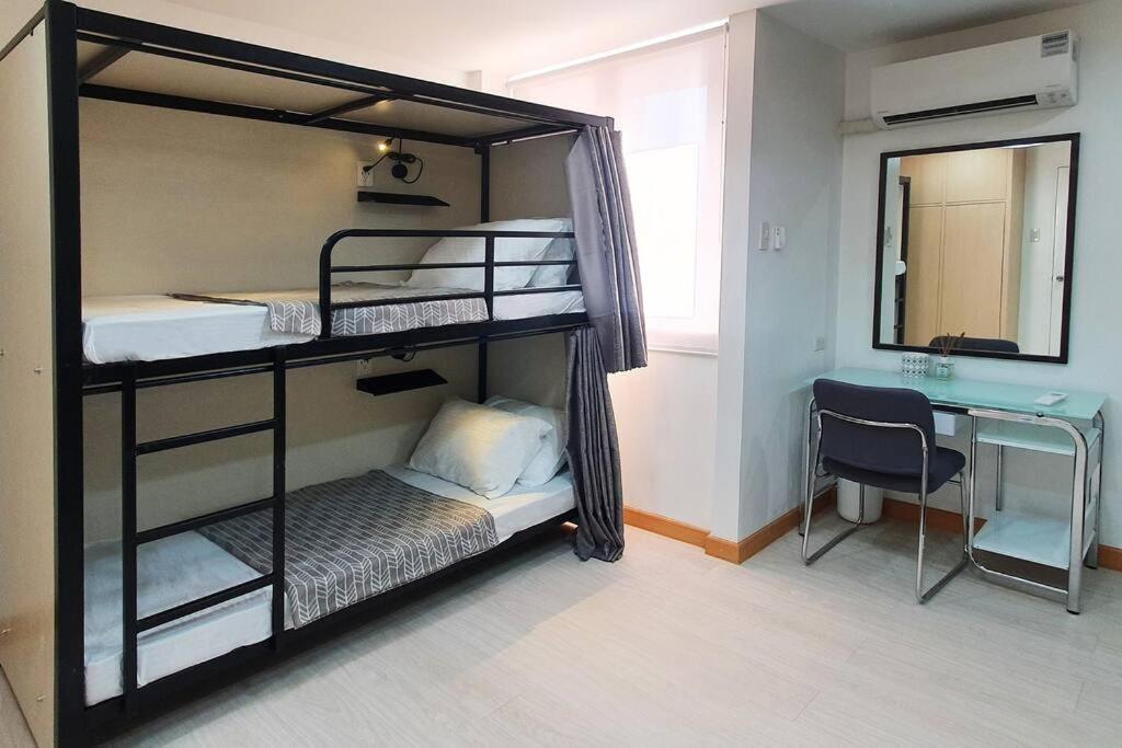 Travelers - Cozy Capsule Bunks, Makati * Manila