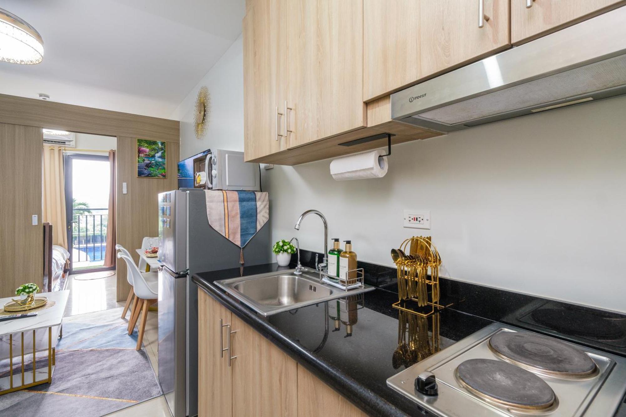 3 Condos*8 Beds*3 Bathrooms*3 Kitchens*4 Pools*@ Shore2 Moa