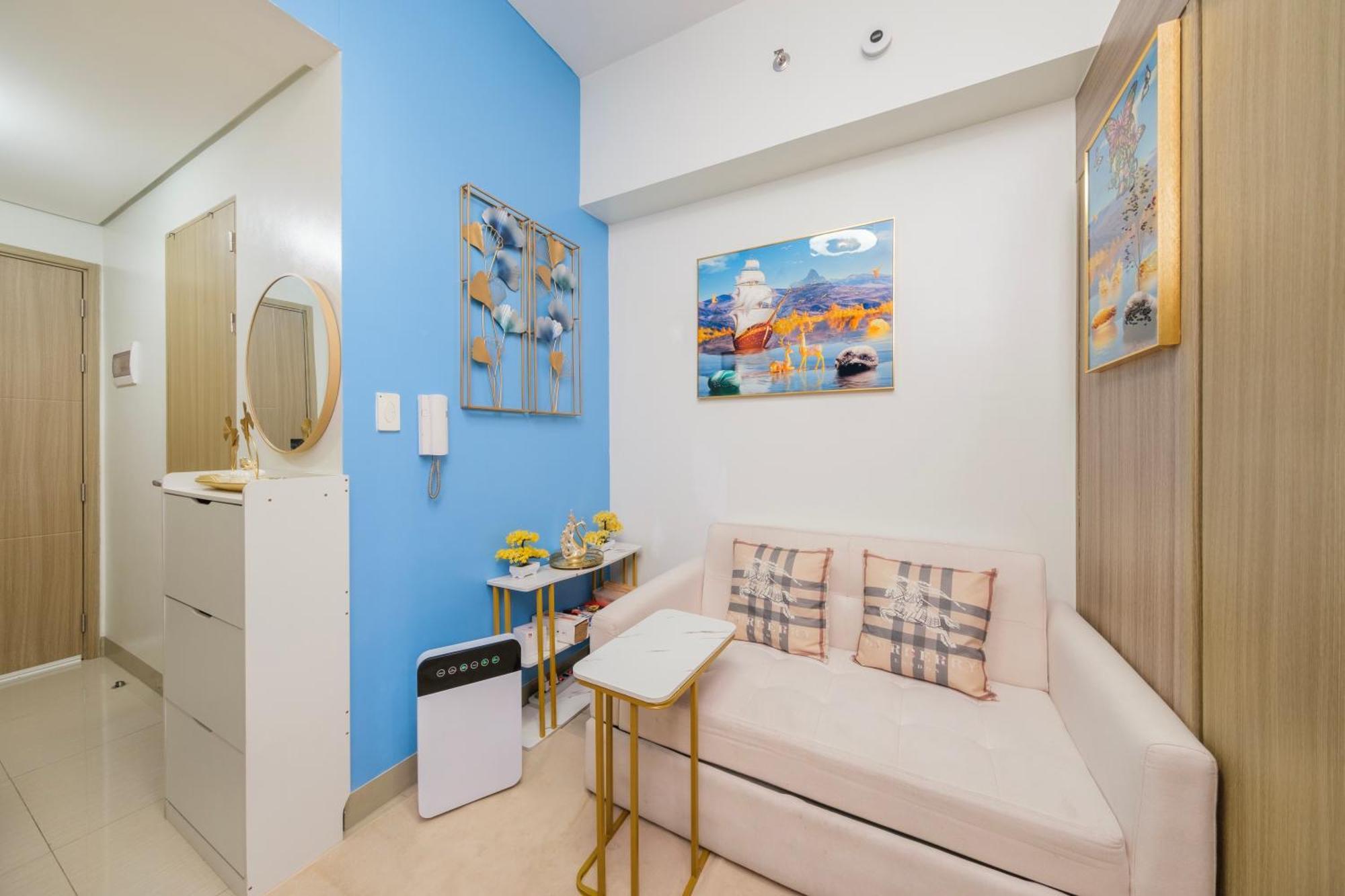 3 Condos*8 Beds*3 Bathrooms*3 Kitchens*4 Pools*@ Shore2 Moa Manila