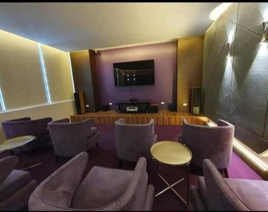 Apartment Private W/ Balcony Near Batasan, Ateneo, Up, Diliman, The Residences At Commonwealth Manila