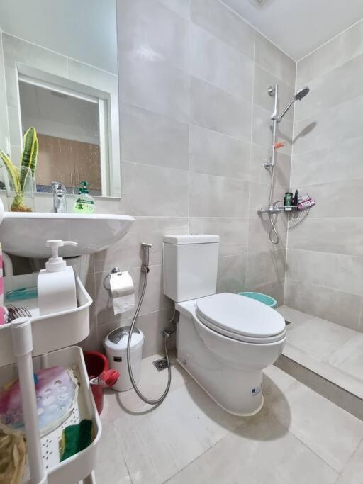 Private W/ Balcony Near Batasan, Ateneo, Up, Diliman, The Residences At Commonwealth