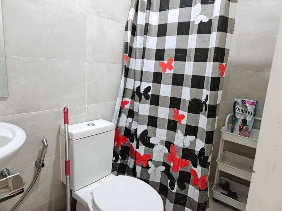 Private W/ Balcony Near Batasan, Ateneo, Up, Diliman, The Residences At Commonwealth Apartment Manila
