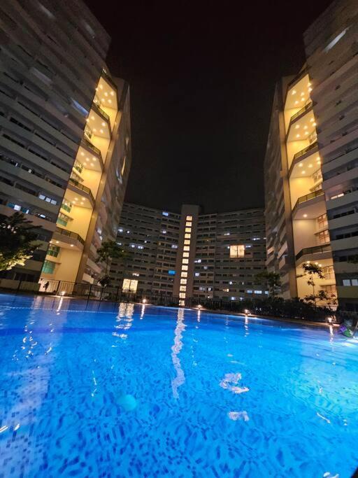 Private W/ Balcony Near Batasan, Ateneo, Up, Diliman, The Residences At Commonwealth Apartment *
