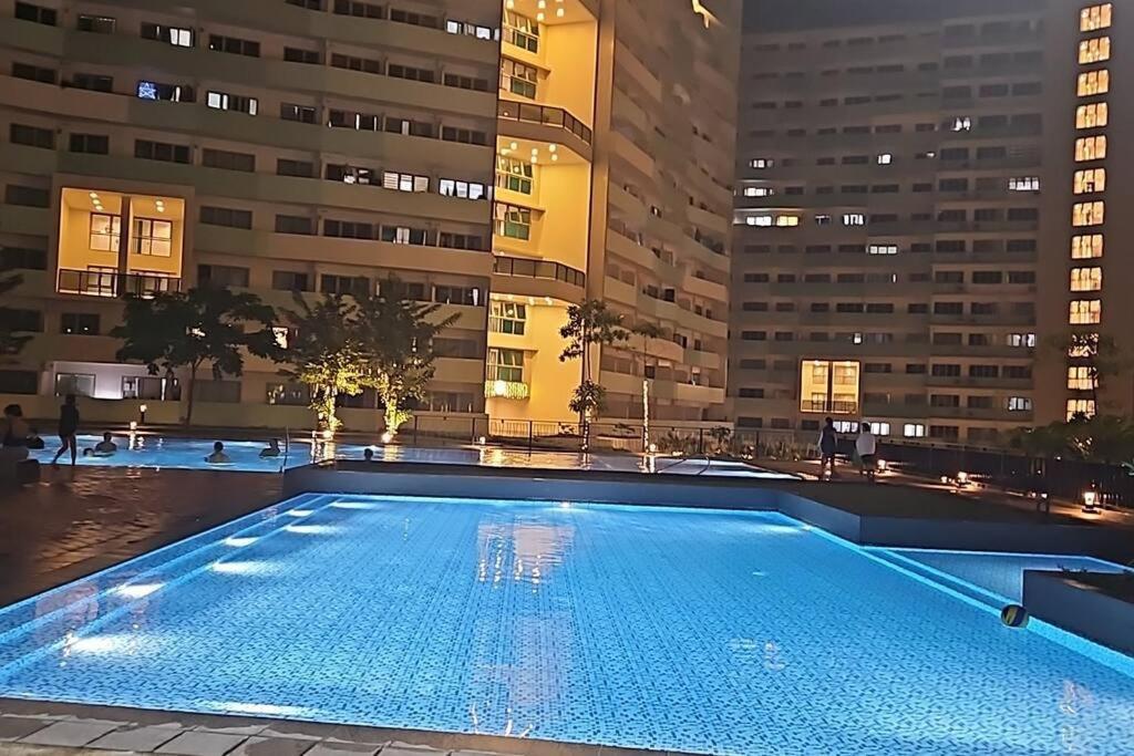 Private W/ Balcony Near Batasan, Ateneo, Up, Diliman, The Residences At Commonwealth Apartment Manila
