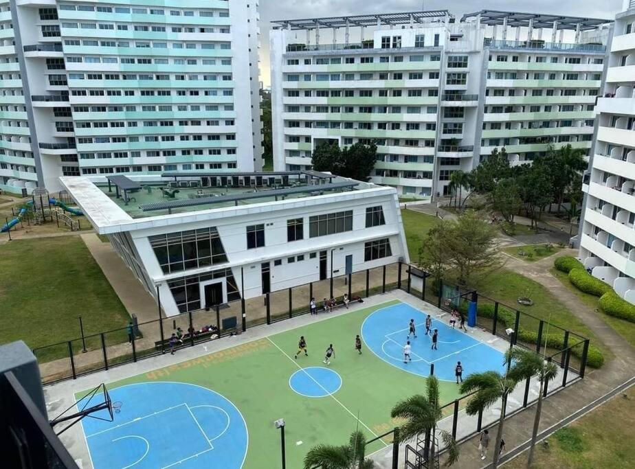 Private W/ Balcony Near Batasan, Ateneo, Up, Diliman, The Residences At Commonwealth Manila