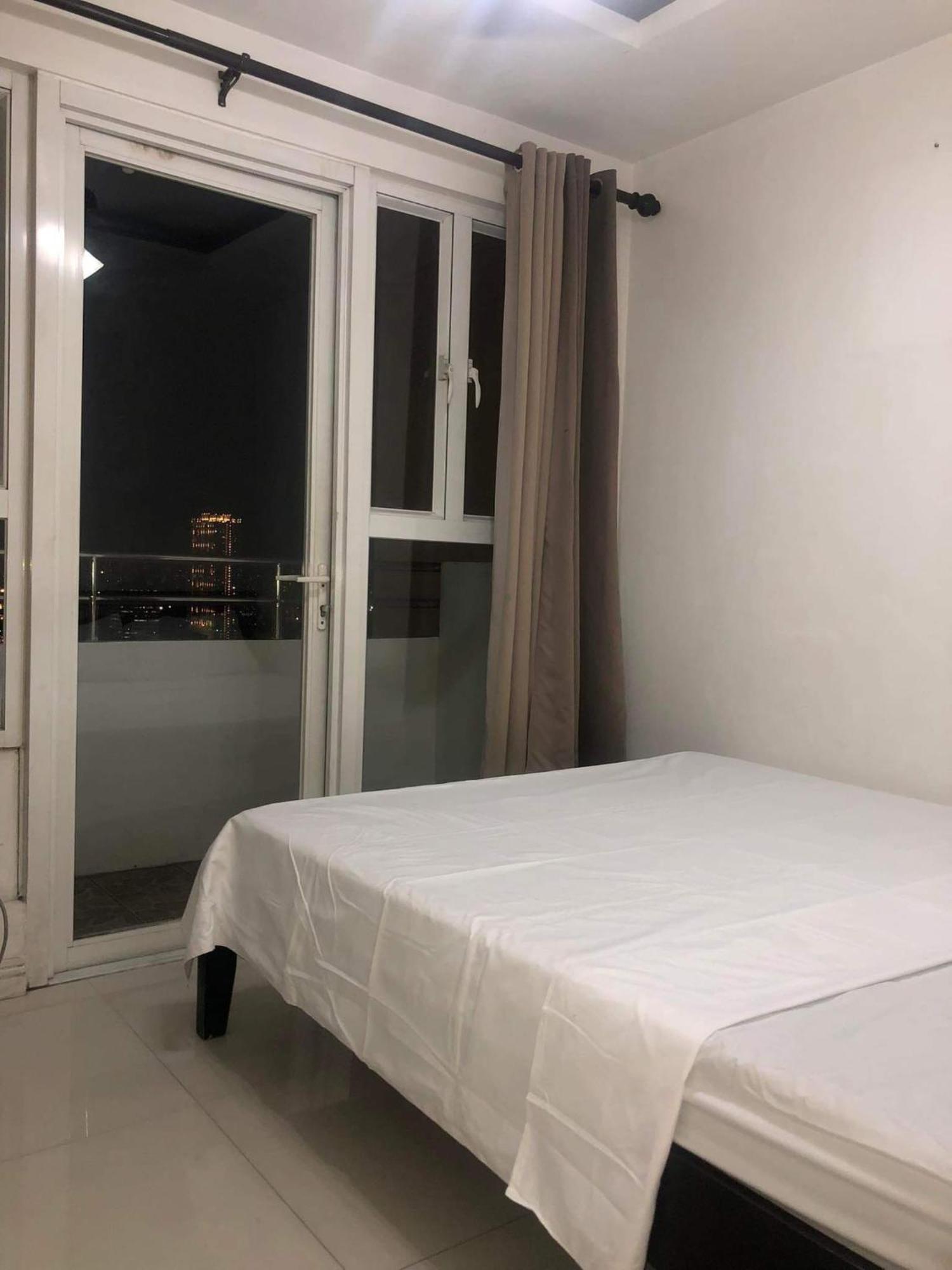 Birch Tower A1 Front Of Robinsonmla Rizal Park * Manila