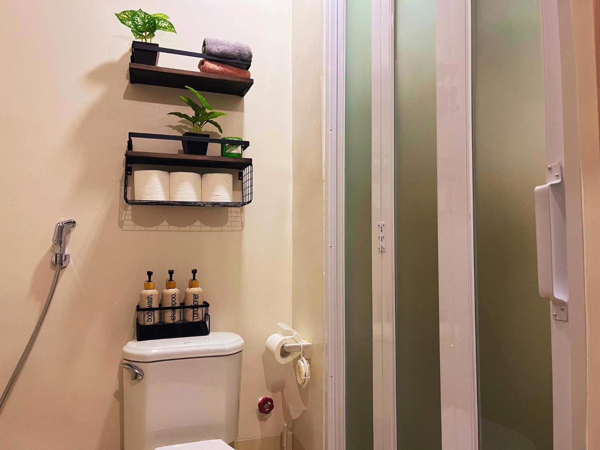 Tal Staycation 1 Bedroom 1 Bathroom & Kitchen ,neflix,up To 300 To 400 Mbps High Speed Internet Cozy,spacious,accessible New Unit At Smdc Trees Quezon Manila
