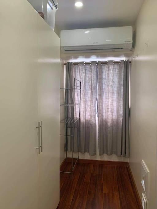 Unit * Manila