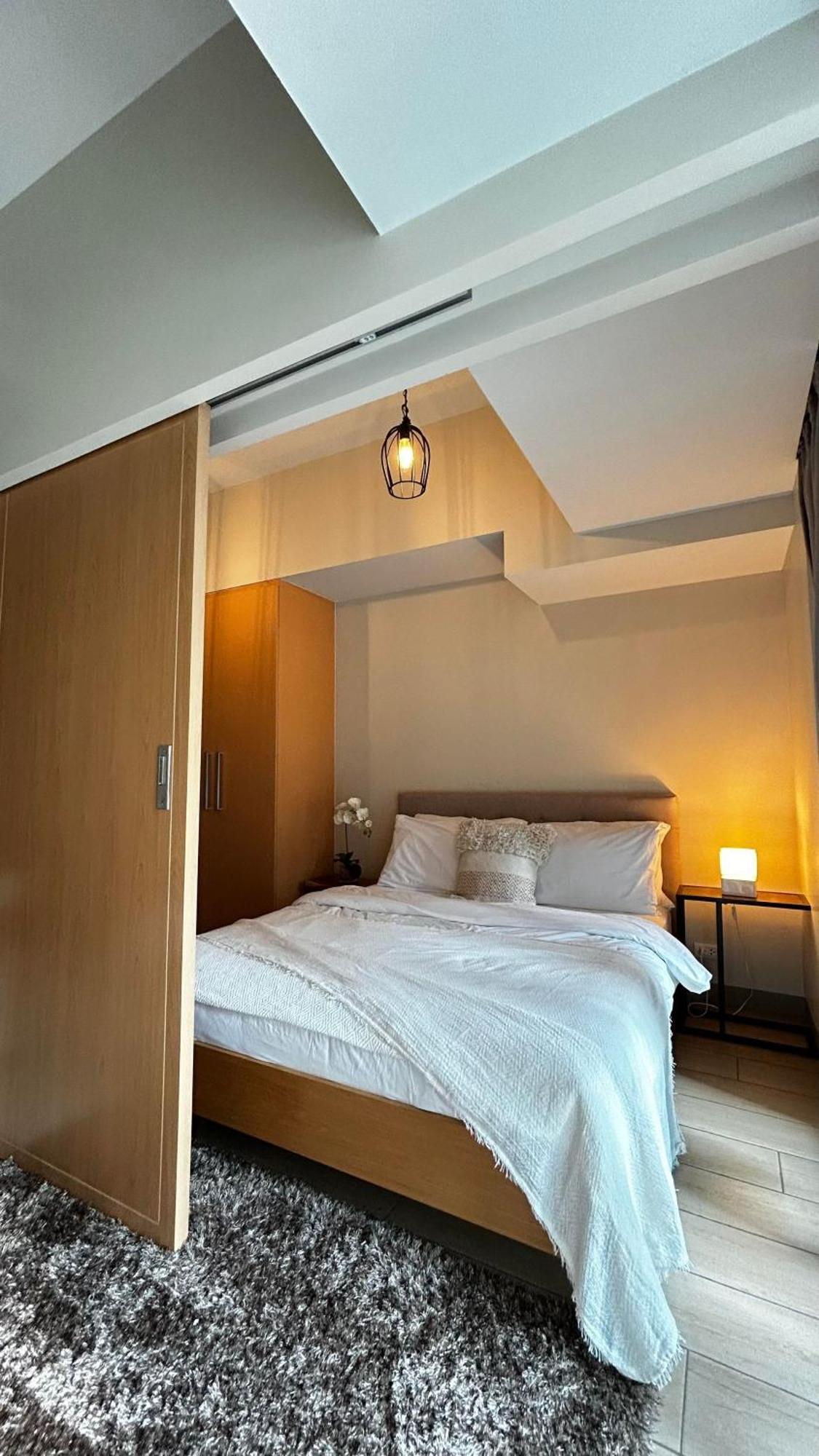 Uptown Parksuites Tower Two - Bgc Taguig, *