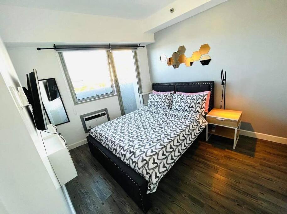 Free Parking, Pool, Gym, Netflix, Wi-fi, Ps4! Manila