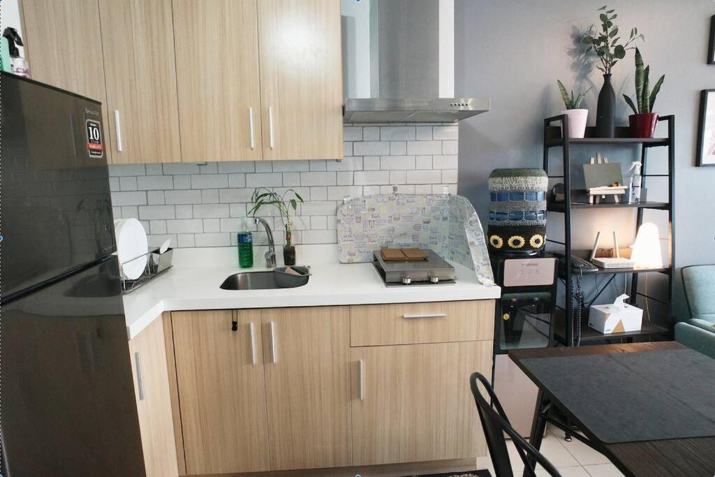 Free Parking, Pool, Gym, Netflix, Wi-fi, Ps4! Apartment *