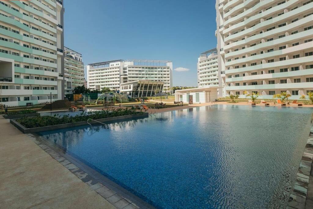 Free Parking, Pool, Gym, Netflix, Wi-fi, Ps4! *