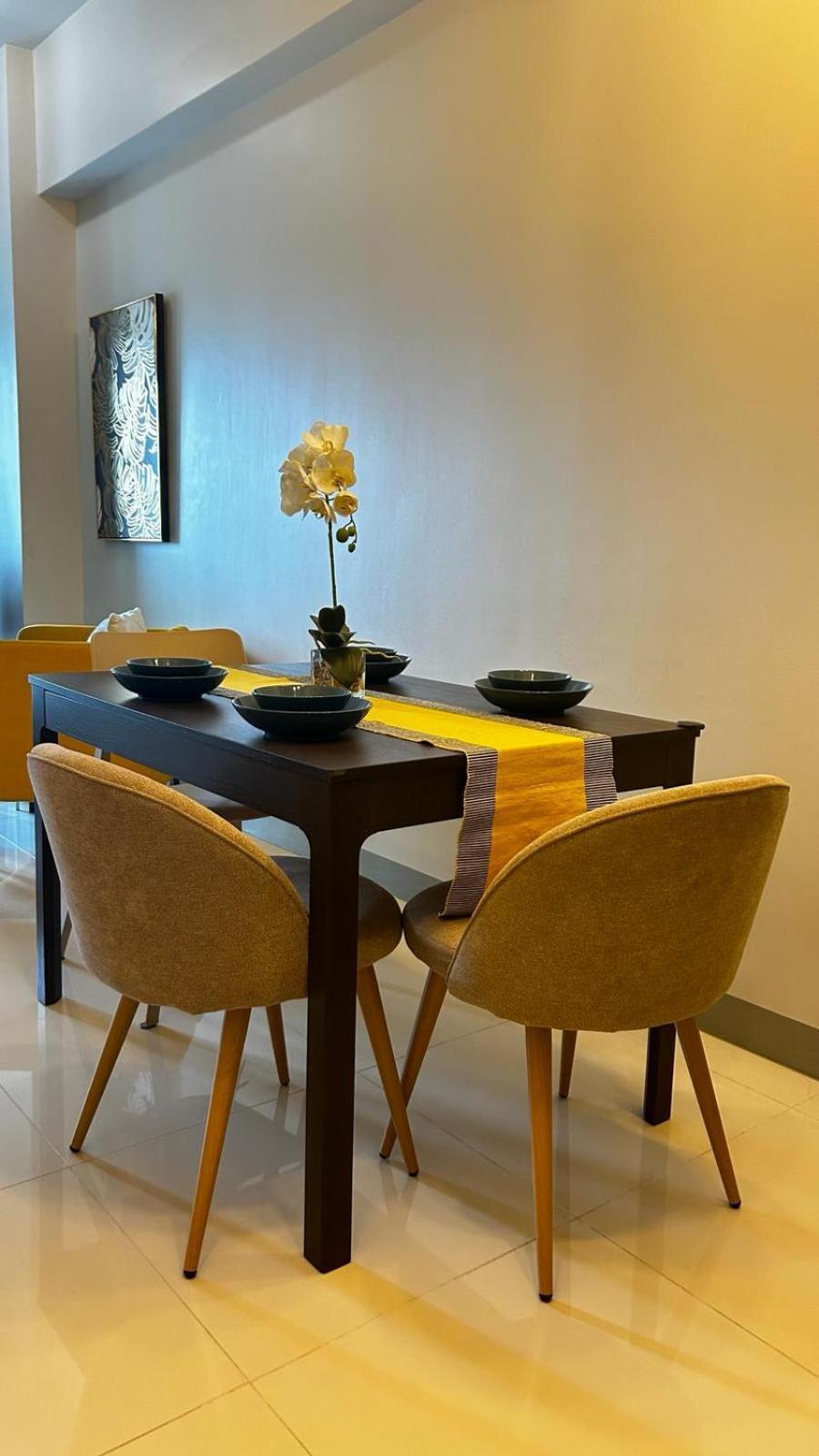 Uptown Parksuites Tower Two - Bgc Taguig,