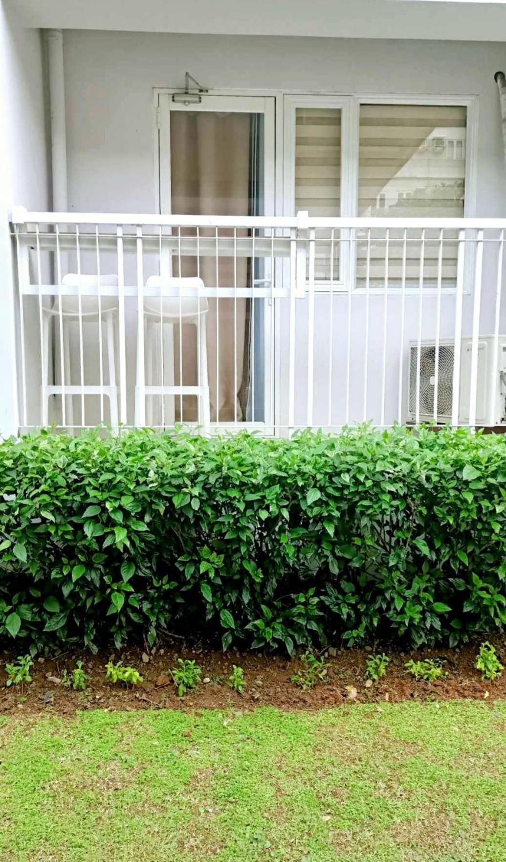 Apartamento Trees In Quezon With Balcony. Manila