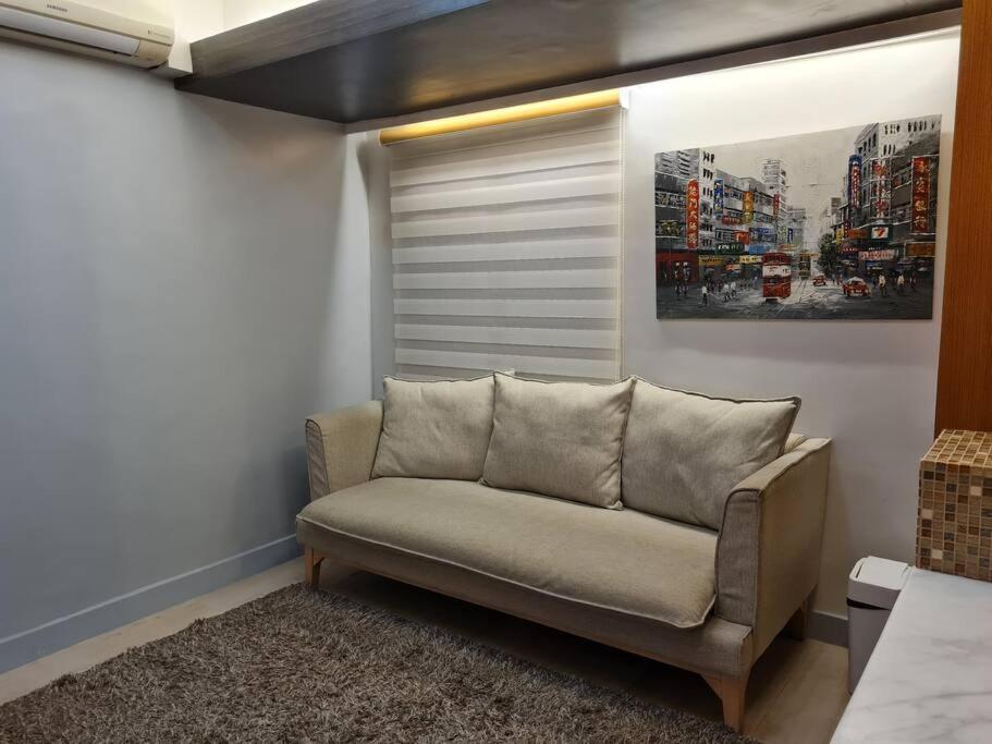 Cozy 2br In Bgc Near Golf Course - B Tb *