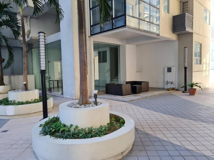 Cozy 2br In Bgc Near Golf Course - B Tb Apartment *