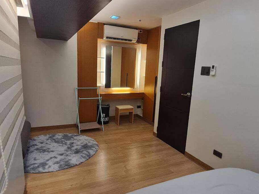 Cozy 2br In Bgc Near Golf Course - B Tb Apartment Manila