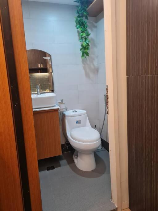 Apartment Cozy 2br In Bgc Near Golf Course - B Tb