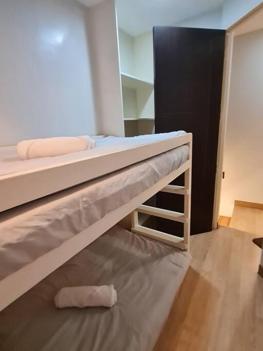 Cozy 2br In Bgc Near Golf Course - B Tb Manila