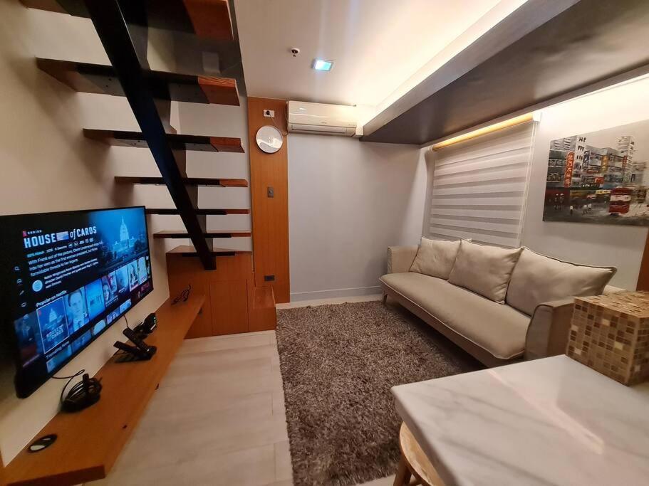 Cozy 2br In Bgc Near Golf Course - B Tb *
