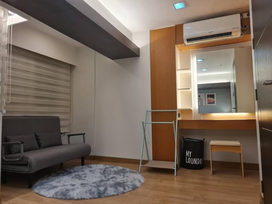Apartment Cozy 2br In Bgc Near Golf Course - B Tb