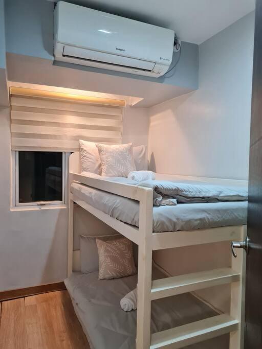 Cozy 2br In Bgc Near Golf Course - B Tb Apartment