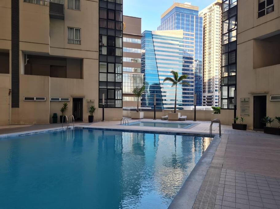Cozy 2br In Bgc Near Golf Course - B Tb Apartment Manila