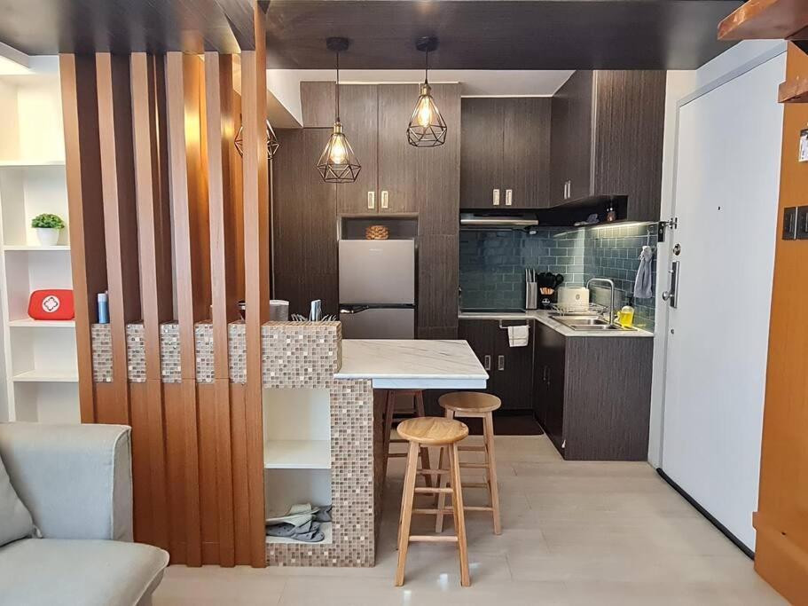 Cozy 2br In Bgc Near Golf Course - B Tb