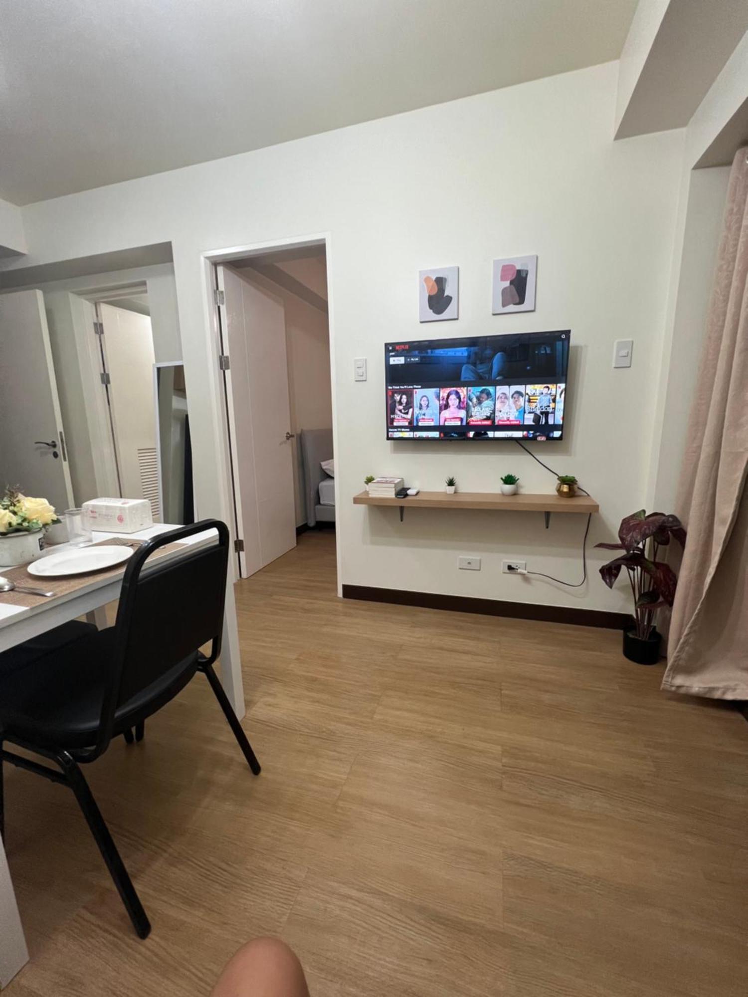 Near Bgc 1br Wi-fi Netflix Balcony Skyline Apartment Manila