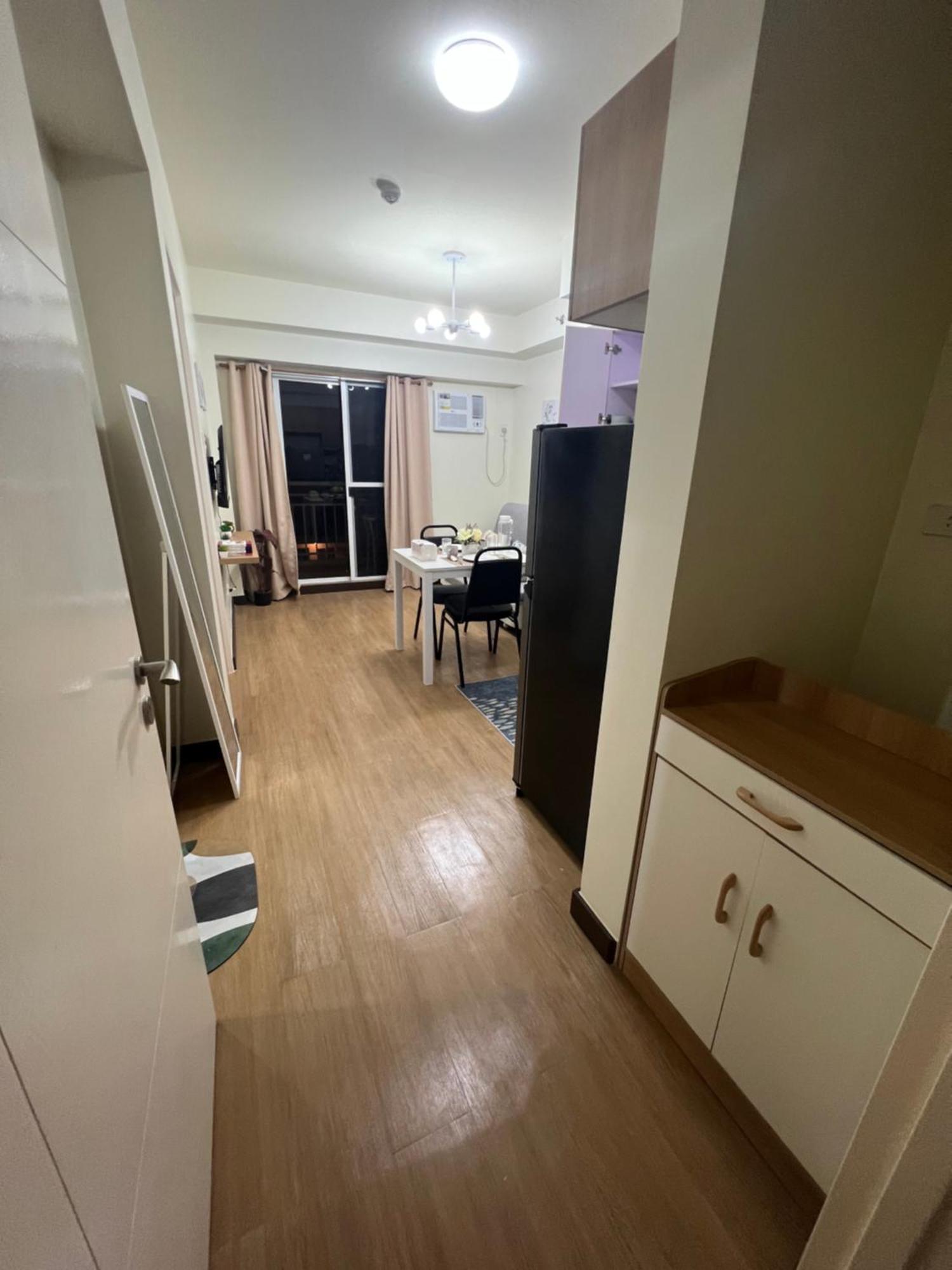 Near Bgc 1br Wi-fi Netflix Balcony Skyline *