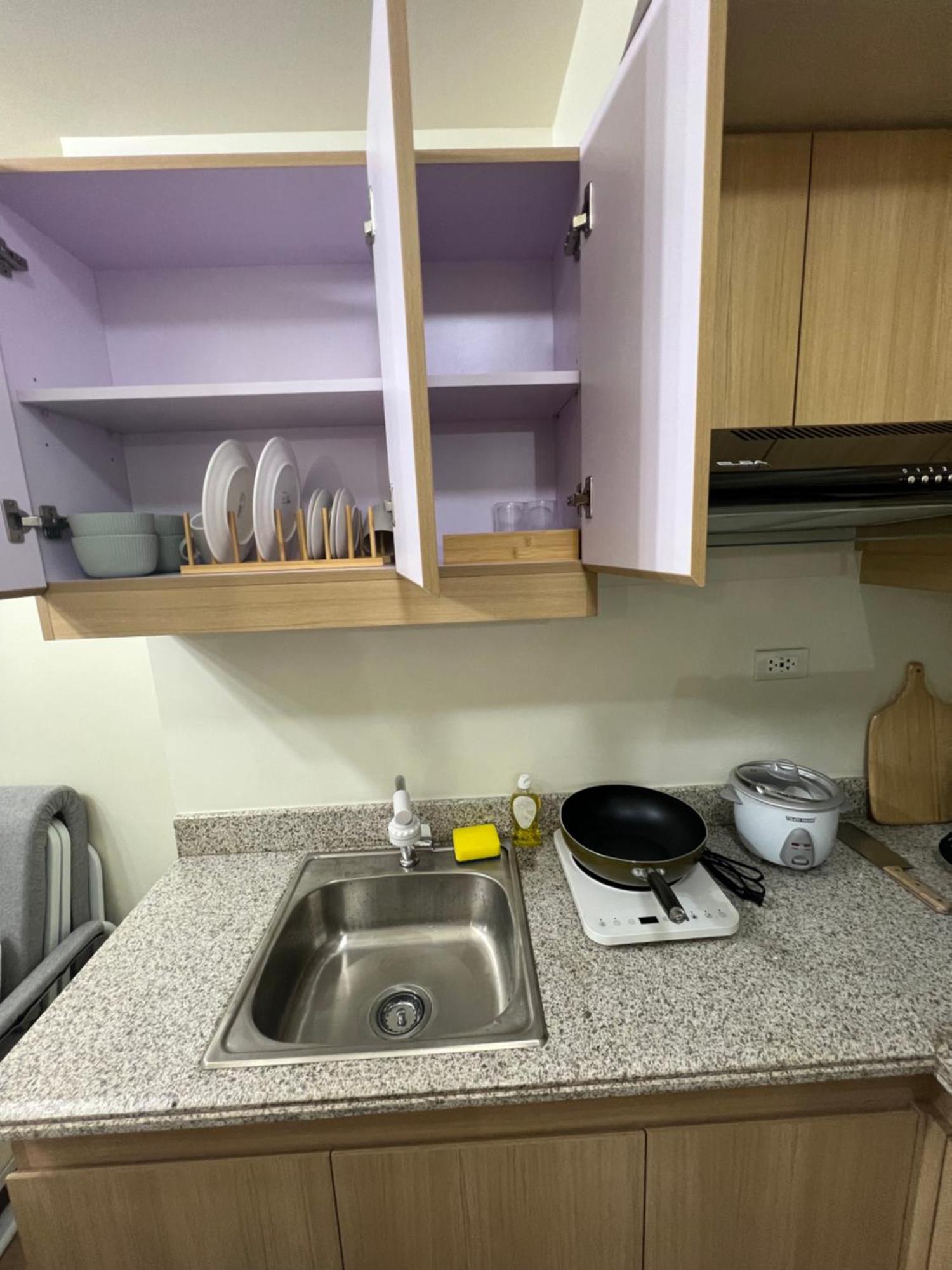 Apartment Near Bgc 1br Wi-fi Netflix Balcony Skyline