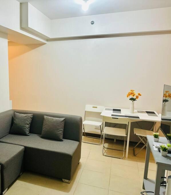 Apartment Free Parking 2b/r @infina Tower Manila