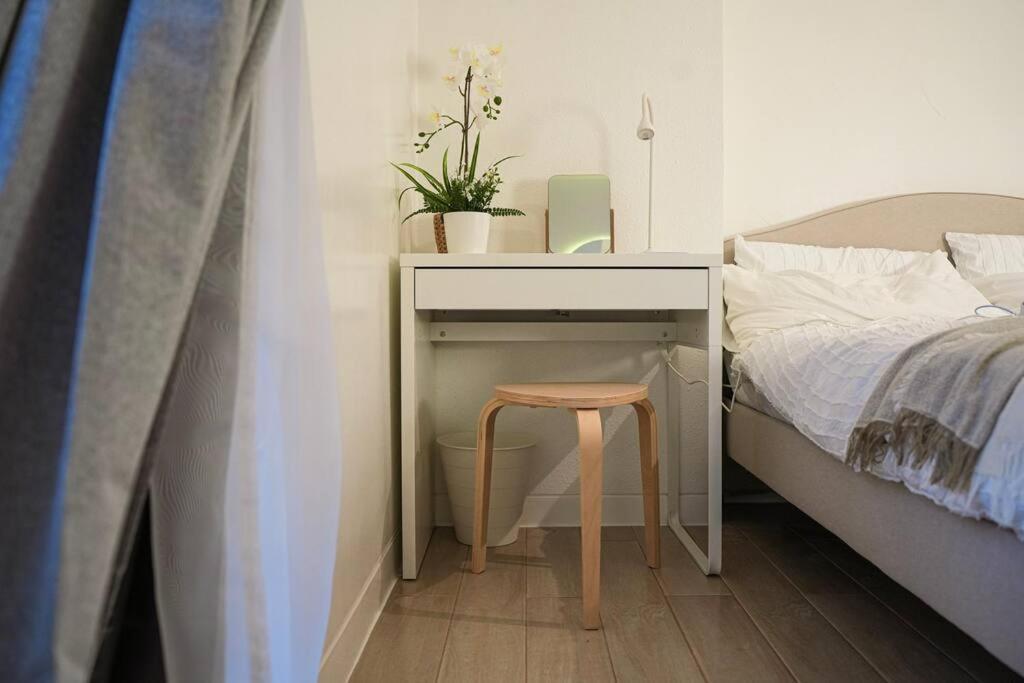 Venice Spacious With Panoramic Mountain Views Apartment Manila