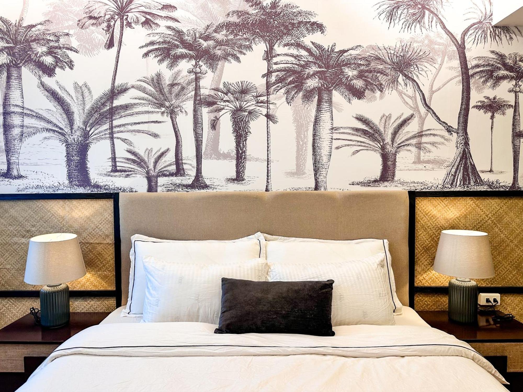 Tropical Oasis W/ The View Of Bgc + Netflix * Manila