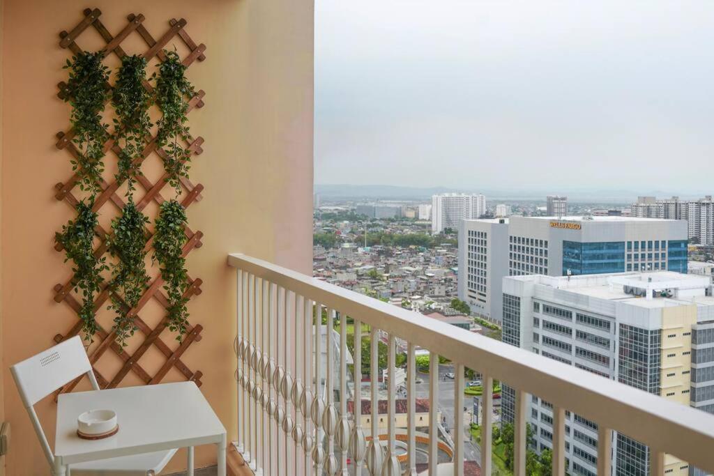Venice Spacious With Panoramic Mountain Views Apartment Manila