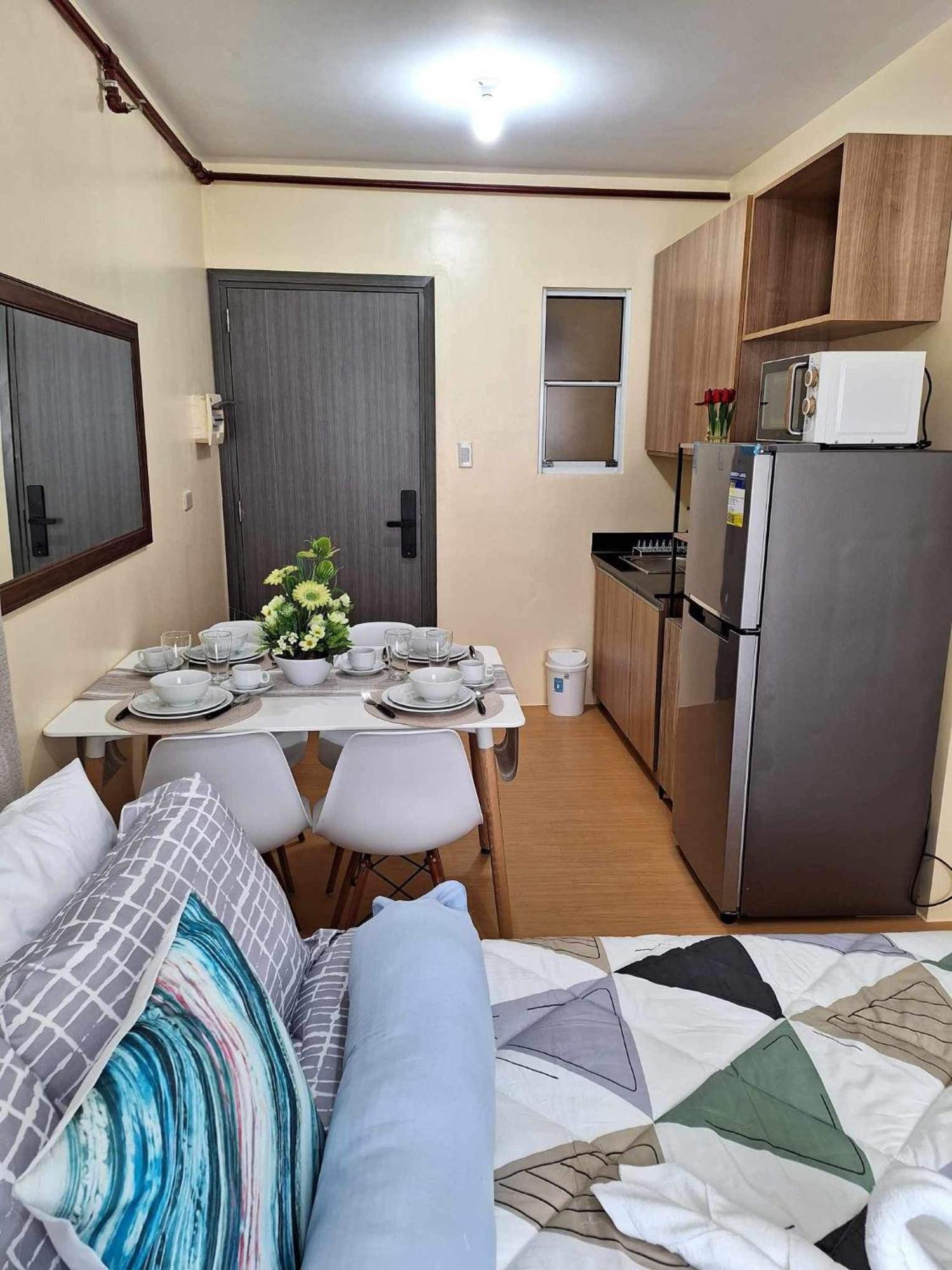 Coho The Hermosa - Staycation Unit And Balcony View With Swimming Pool And Open Court Access