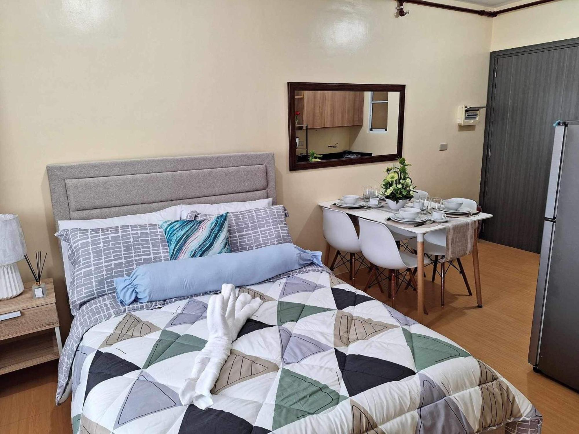 Coho The Hermosa - Staycation Unit And Balcony View With Swimming Pool And Open Court Access Manila