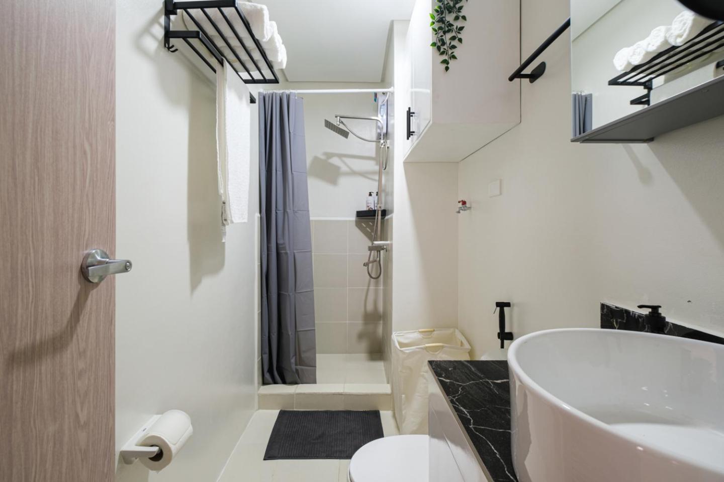 Apartment Resort-style In Quezon With Free Parking, Netflix And Smartlock *
