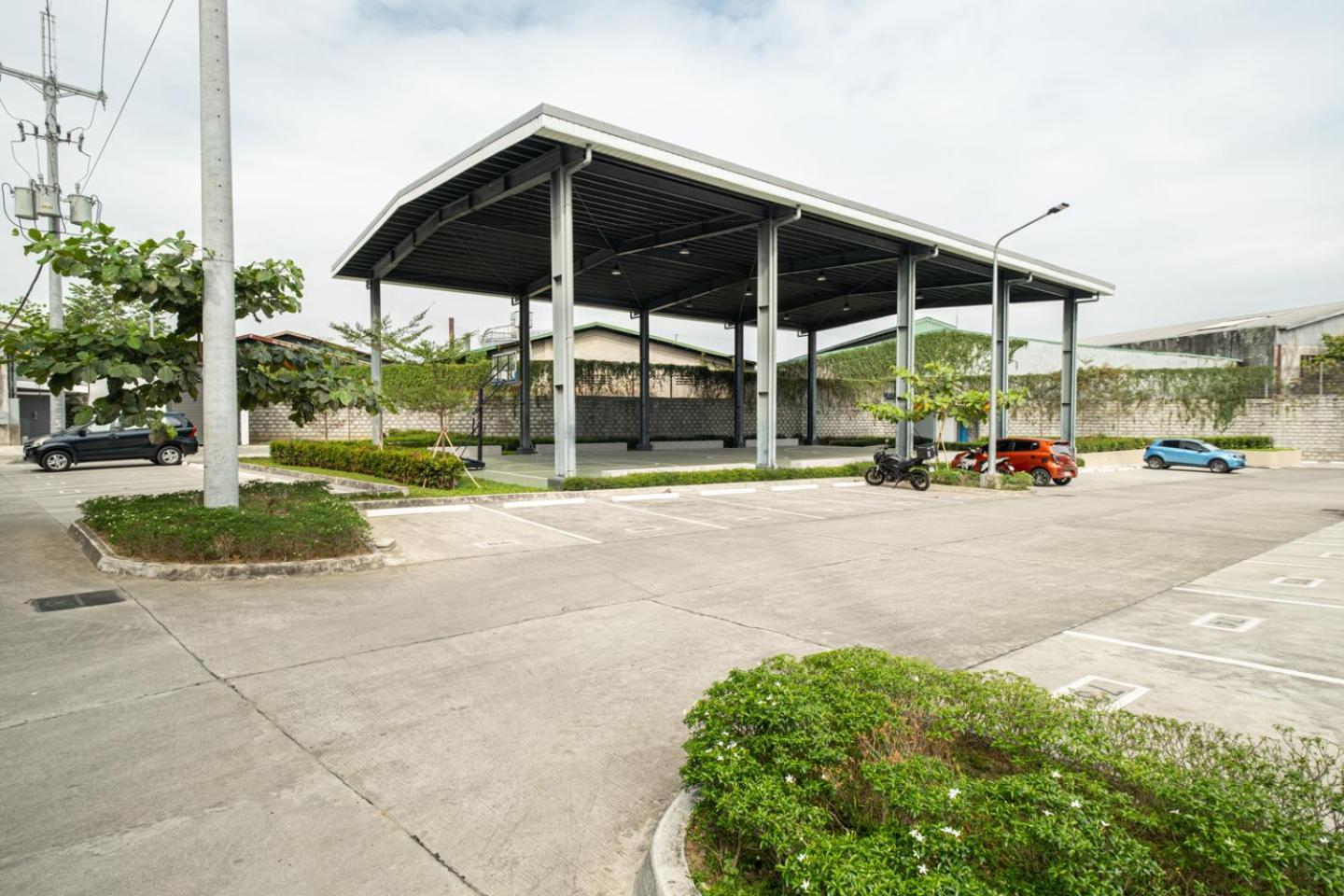 Resort-style In Quezon With Free Parking, Netflix And Smartlock